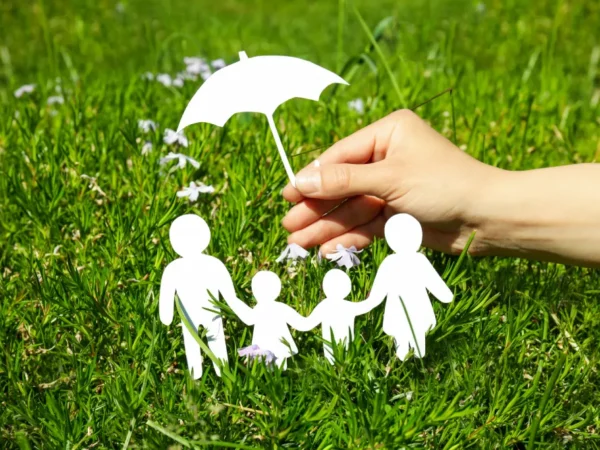 Why Living Benefits Life Insurance Beats Traditional Policies