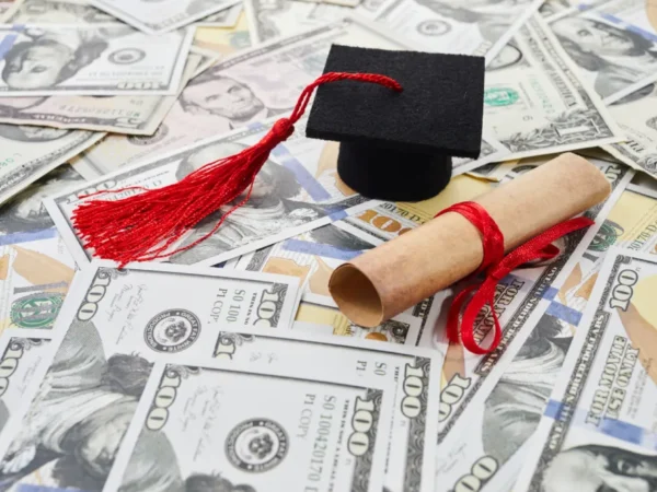 How Living Chic Financial Helps Families Prepare for College Costs